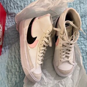 Nike boys High-Top Sneakers - White and Pink